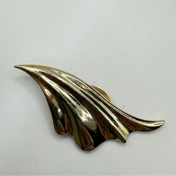 M.J. Ent signed gold tone scarf clip abstract modernist swooping wing - Picture 4 of 6